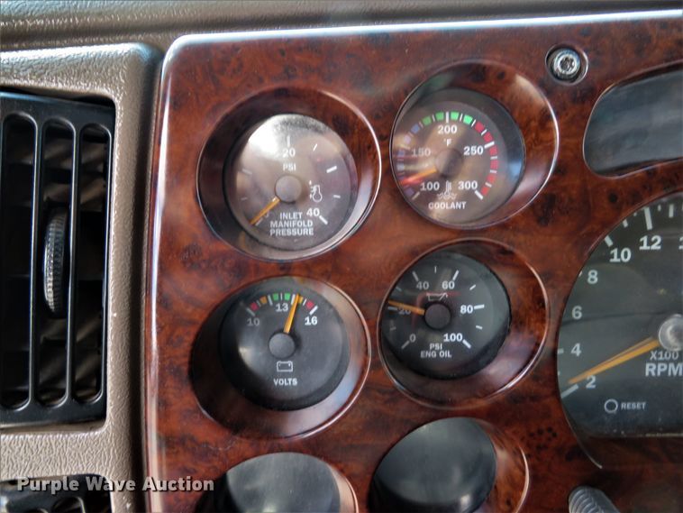 image for item FP9450 2007 Mack CHN613  semi truck