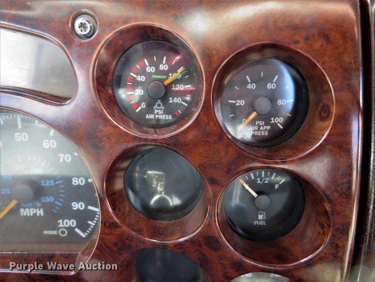 image for item FP9450 2007 Mack CHN613  semi truck