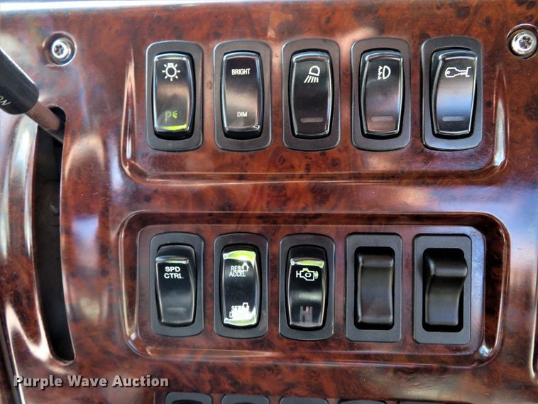 image for item FP9450 2007 Mack CHN613  semi truck