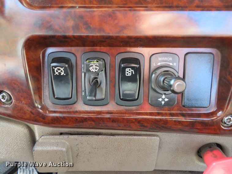 image for item FP9450 2007 Mack CHN613  semi truck