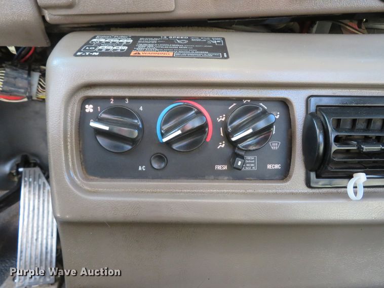 image for item FP9450 2007 Mack CHN613  semi truck