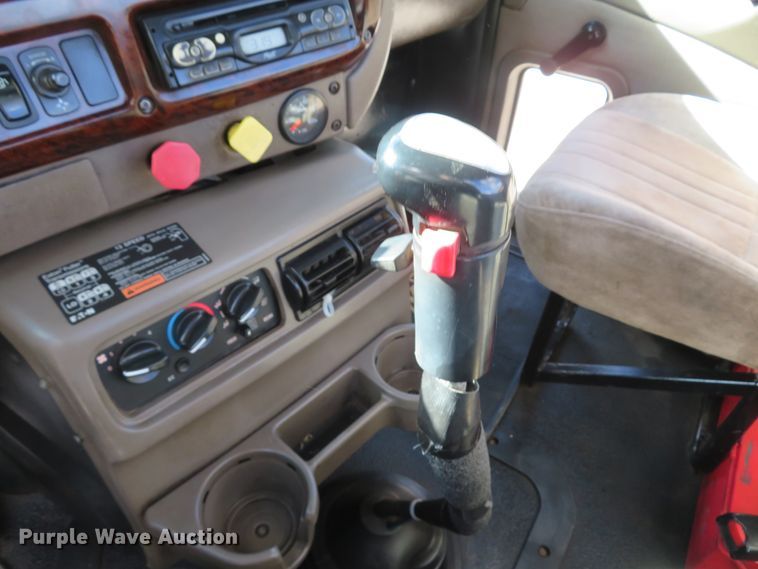 image for item FP9450 2007 Mack CHN613  semi truck