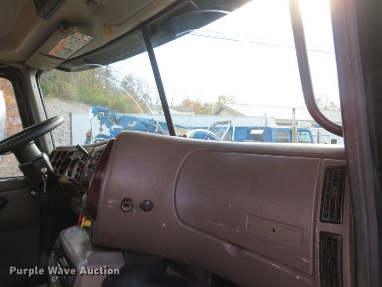 image for item FP9450 2007 Mack CHN613  semi truck