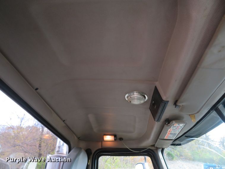 image for item FP9450 2007 Mack CHN613  semi truck