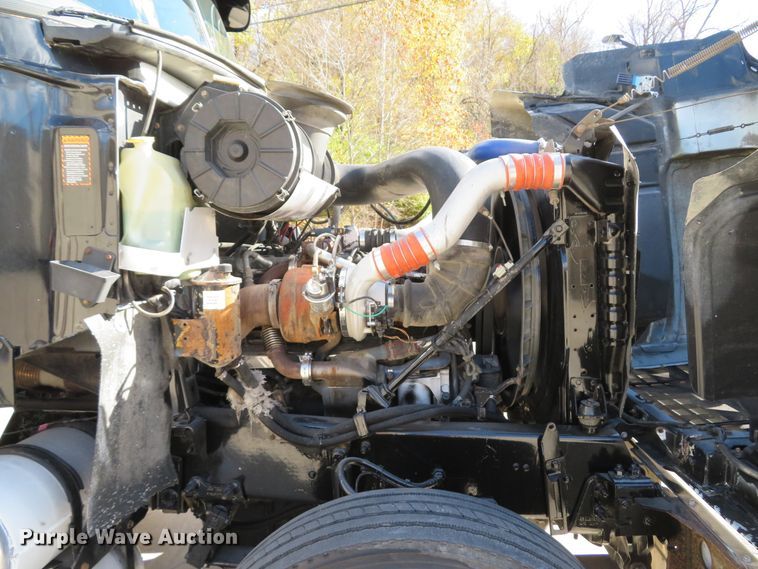 image for item FP9450 2007 Mack CHN613  semi truck