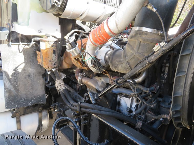 image for item FP9450 2007 Mack CHN613  semi truck