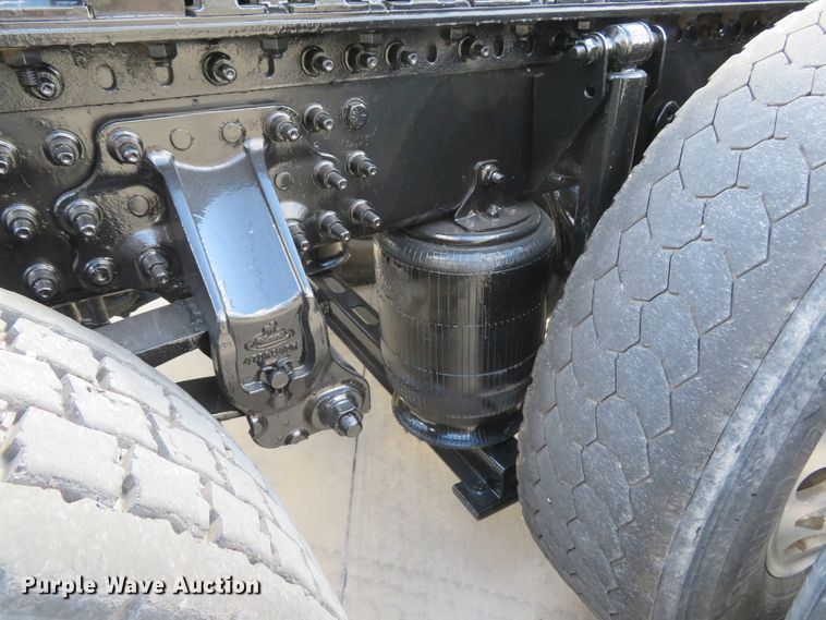 image for item FP9450 2007 Mack CHN613  semi truck