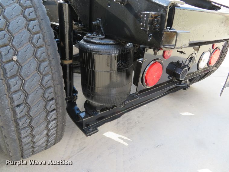 image for item FP9450 2007 Mack CHN613  semi truck