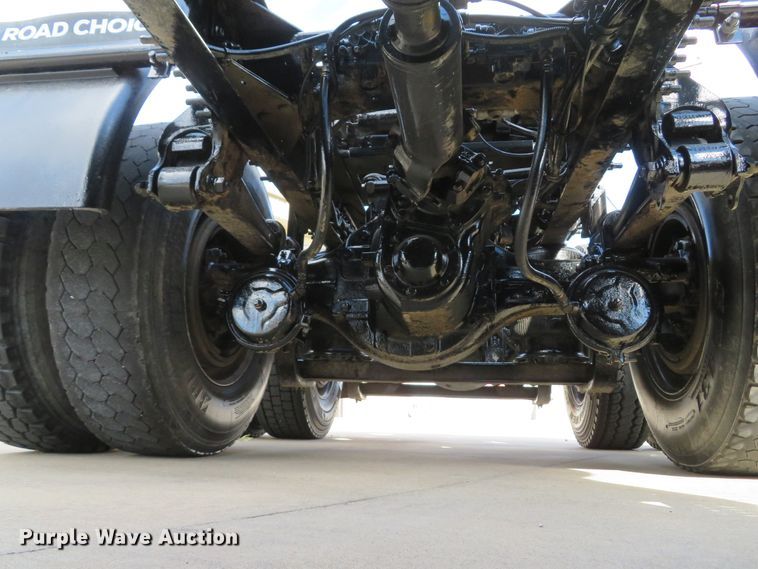 image for item FP9450 2007 Mack CHN613  semi truck