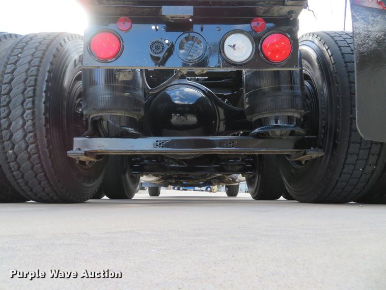 image for item FP9450 2007 Mack CHN613  semi truck