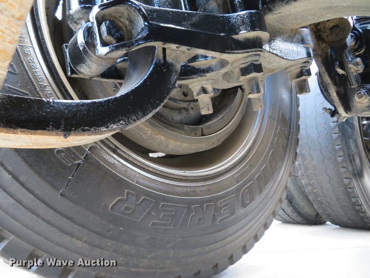 image for item FP9450 2007 Mack CHN613  semi truck