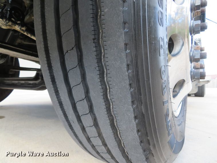 image for item FP9450 2007 Mack CHN613  semi truck