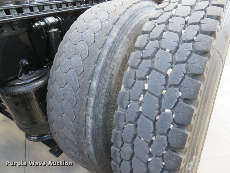 image for item FP9450 2007 Mack CHN613  semi truck