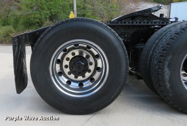 image for item FP9450 2007 Mack CHN613  semi truck