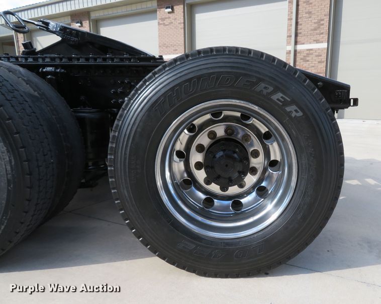 image for item FP9450 2007 Mack CHN613  semi truck