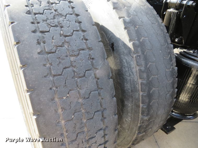 image for item FP9450 2007 Mack CHN613  semi truck