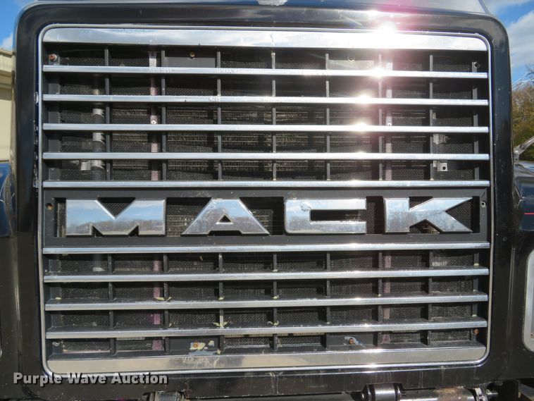 image for item FP9450 2007 Mack CHN613  semi truck