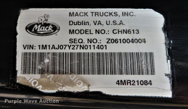 image for item FP9450 2007 Mack CHN613  semi truck