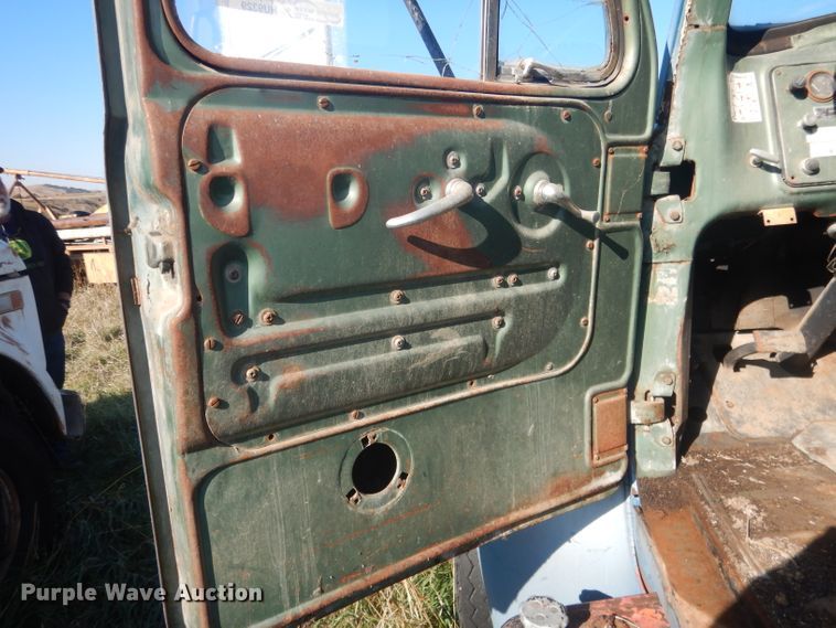 image for item HU9329 1957 Mack B63  truck cab and chassis