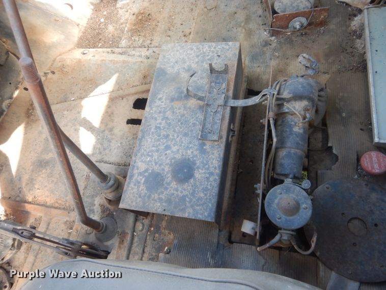 image for item HU9329 1957 Mack B63  truck cab and chassis