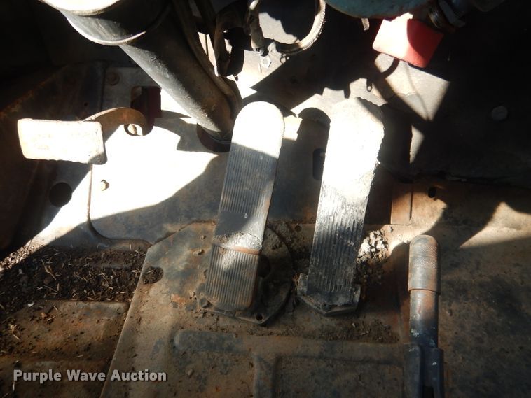 image for item HU9329 1957 Mack B63  truck cab and chassis