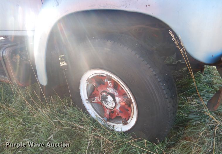 image for item HU9329 1957 Mack B63  truck cab and chassis