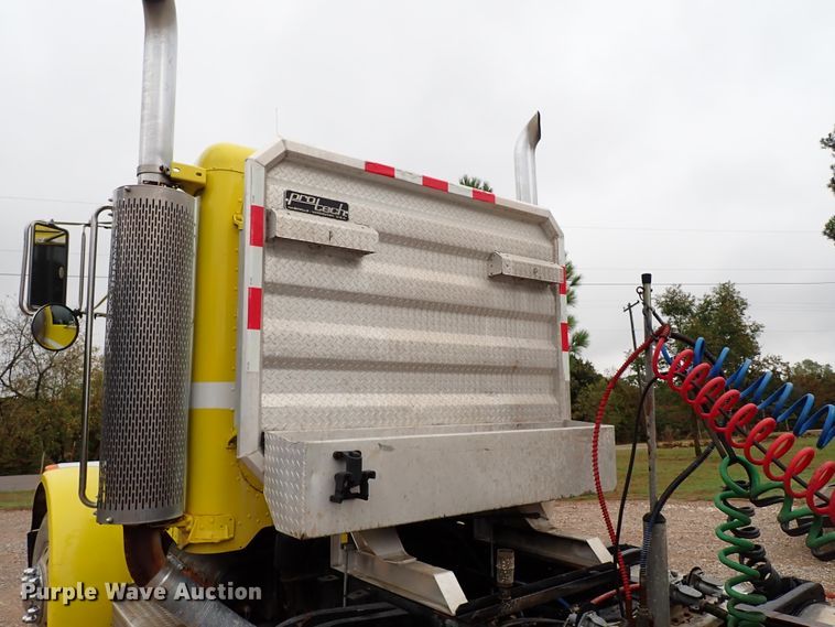 image for item IC9605 1995 Peterbilt 378  semi truck