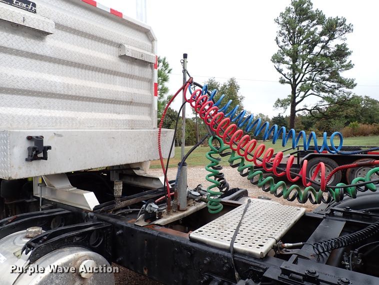 image for item IC9605 1995 Peterbilt 378  semi truck