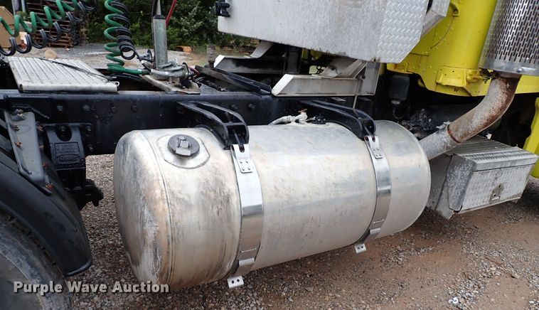 image for item IC9605 1995 Peterbilt 378  semi truck