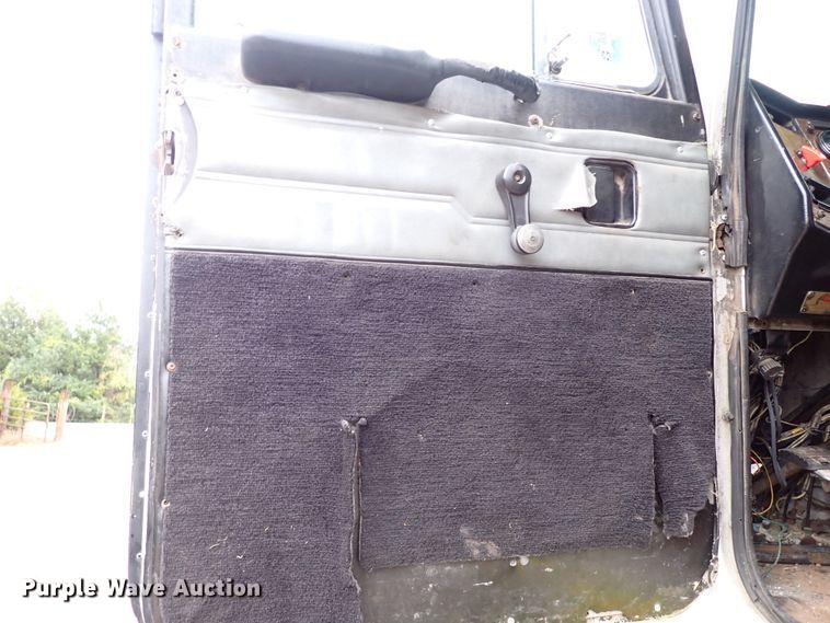 image for item IC9605 1995 Peterbilt 378  semi truck