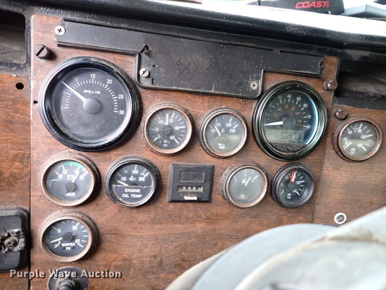 image for item IC9605 1995 Peterbilt 378  semi truck