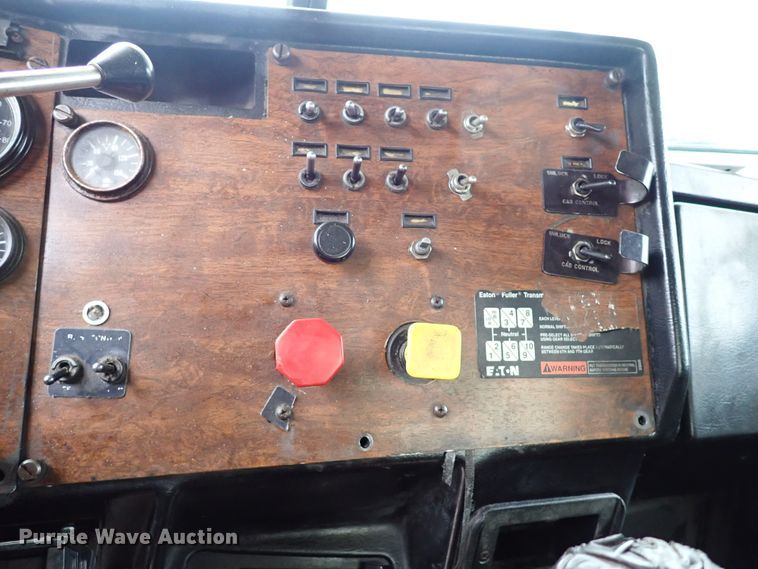 image for item IC9605 1995 Peterbilt 378  semi truck