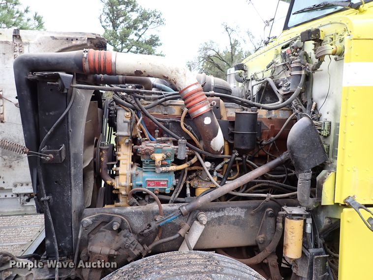 image for item IC9605 1995 Peterbilt 378  semi truck