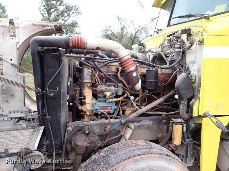 image for item IC9605 1995 Peterbilt 378  semi truck