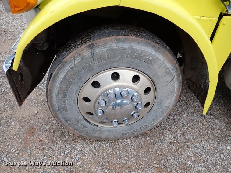 image for item IC9605 1995 Peterbilt 378  semi truck