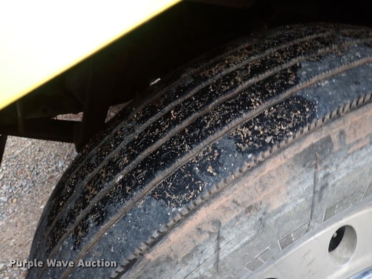 image for item IC9605 1995 Peterbilt 378  semi truck