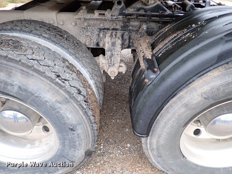 image for item IC9605 1995 Peterbilt 378  semi truck