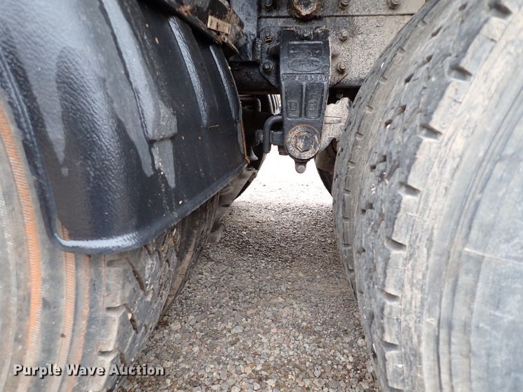 image for item IC9605 1995 Peterbilt 378  semi truck