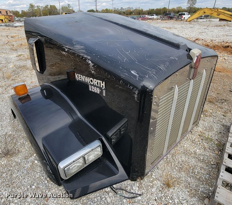 image for item ID9498 Kenworth T800  hood