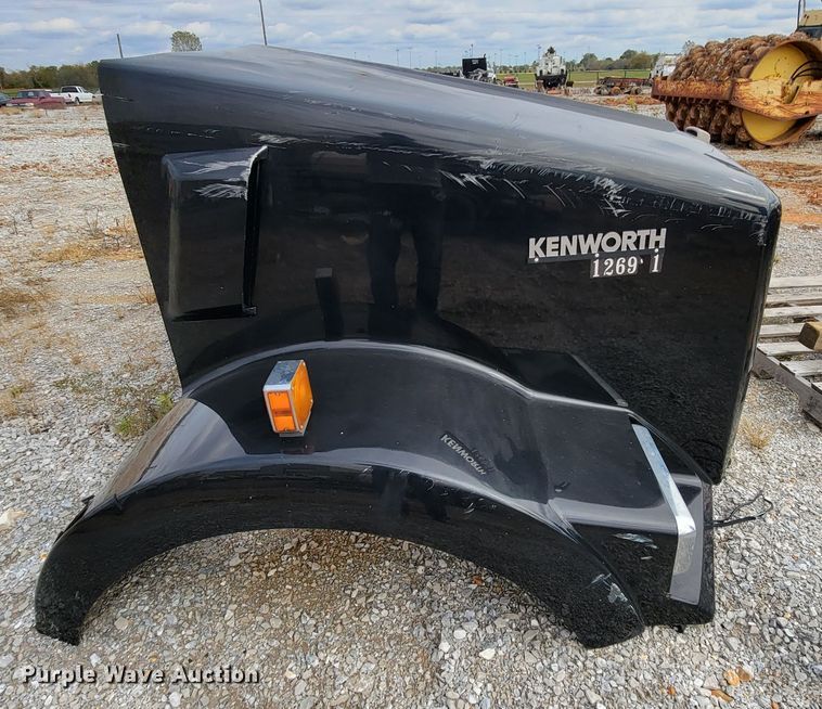image for item ID9498 Kenworth T800  hood