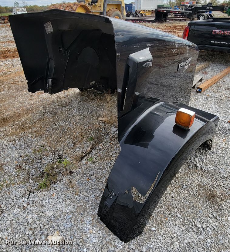 image for item ID9498 Kenworth T800  hood