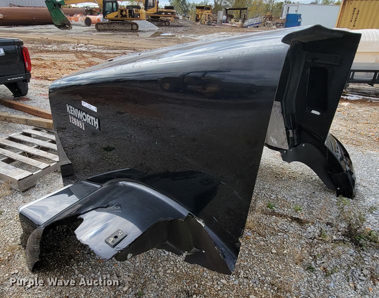 image for item ID9498 Kenworth T800  hood