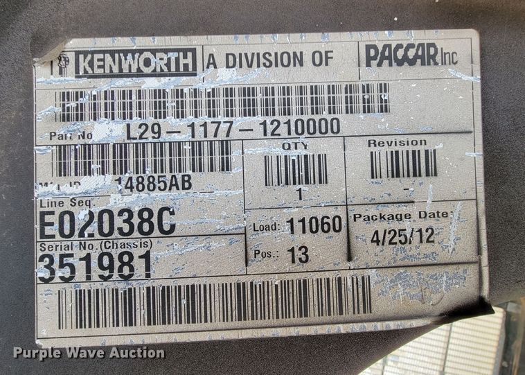 image for item ID9498 Kenworth T800  hood