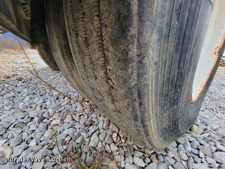 image for item ID9511 1999 Galbreath AC2-0R-470  roll-off container trailer