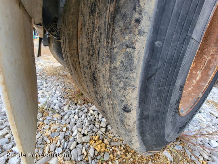 image for item ID9511 1999 Galbreath AC2-0R-470  roll-off container trailer