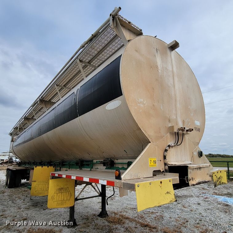 image for item ID9530 1990 Ledwell LW40 APW  feed delivery trailer