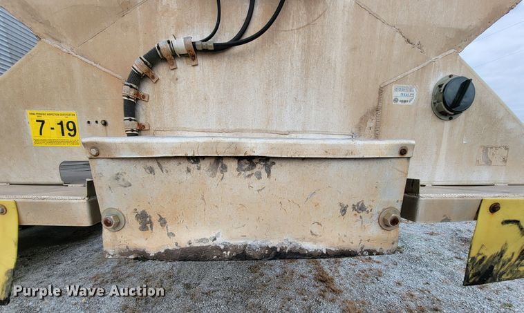 image for item ID9530 1990 Ledwell LW40 APW  feed delivery trailer