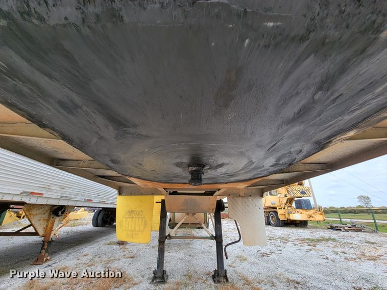 image for item ID9530 1990 Ledwell LW40 APW  feed delivery trailer