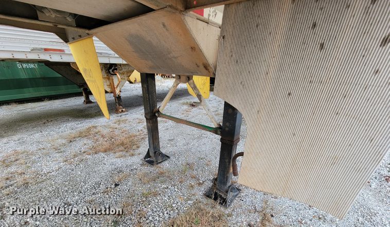 image for item ID9530 1990 Ledwell LW40 APW  feed delivery trailer