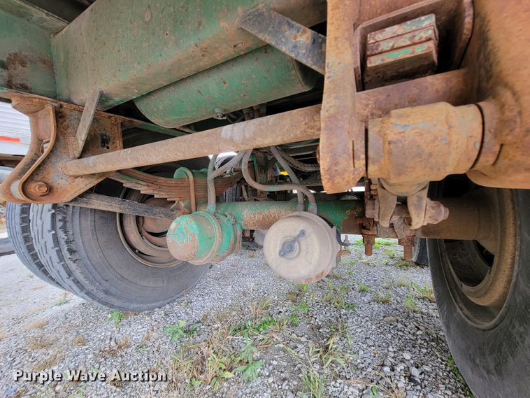 image for item ID9530 1990 Ledwell LW40 APW  feed delivery trailer